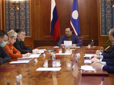 Не сбавлять темпы строительства жилья и благоустройства территорий поручил глава Якутии