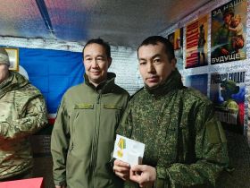 Айсен Николаев в зоне СВО встретился с военнослужащими из Якутии