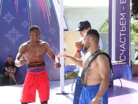 Определены победители международного турнира по мас-рестлингу компании «Железные дороги Якутии»