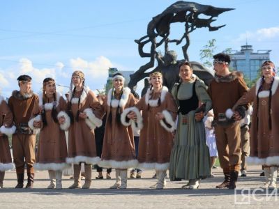 В Якутске станцевали осуохай, посвященный Дню России