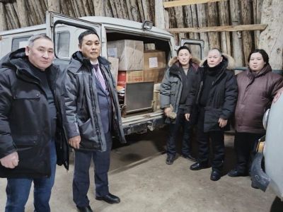 Печки, окопные свечи и медикаменты отправили бойцам-якутянам активисты управления Госстройжилнадзора