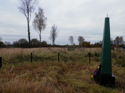 Братская могила партизан, погибших в 1941-1943 гг. в борьбе с немецко-фашистскими захватчиками. Установлен памятный знак