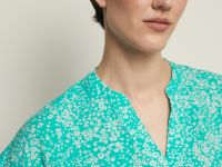 Блузка с коротким рукавом и цветочным принтом