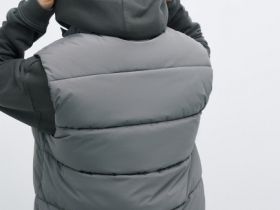 Жилет с воротником-стойкой и накладными карманами, Зеленый