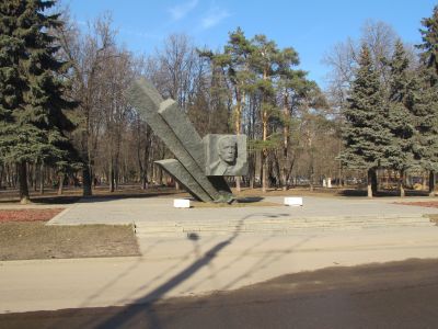 Памятник Д.М.Карбышеву