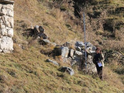 Склеп полуподземный с гладкой фасадной стеной 44