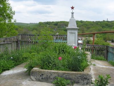 Обелиск воинам, погибшим в 1943 г.