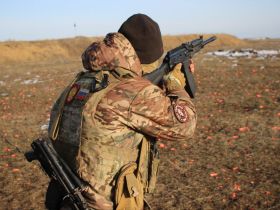 Бойцы из Якутии обучают штурмовиков в зоне СВО сбивать дроны дробовиками