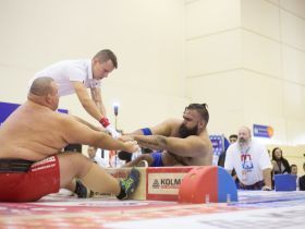 Мас-рестлинг соединяет сердца