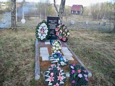 Братская могила воинов Советской Армии, погибших в 1944 г.