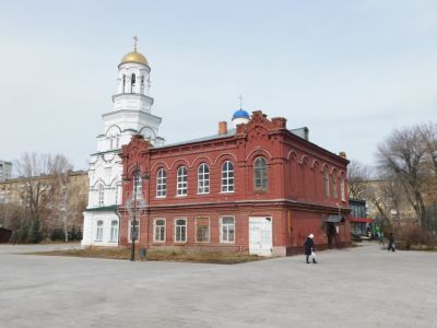 Здание церковно-приходской школы Митрофаньевской церкви. Ретроспективный классицизм