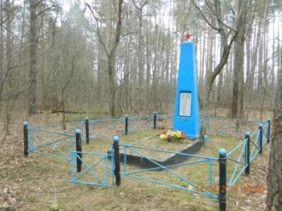 Братская могила 17 советских воинов, погибших в боях с немецко-фашистскими захватчиками в 1943 году