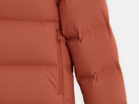 Пуховик с воротником-стойкой и капюшоном