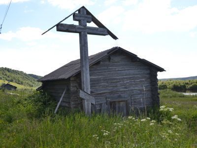 Крест у амбара Шумиловой