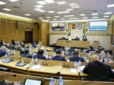 Меньше половины депутатов Якутии готовы общаться со СМИ 