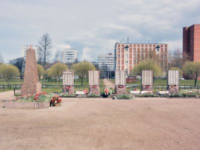 Братская могила воинов Советской Армии, погибших при защите Ленинграда в 1941-1943 гг.