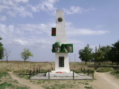 Памятный знак в честь воинов-односельчан, погибших в годы Великой Отечественной войны