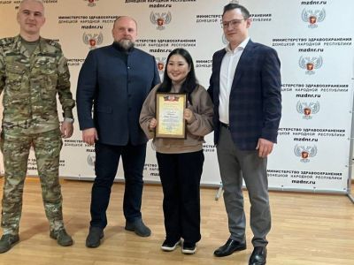 В Донецке наградили врача из Якутии Марфу Никитину