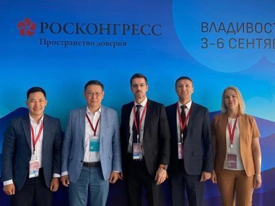 Владимир Егоров на ВЭФ-2024 встретился с представителями ПАО «Сургутнефтегаз»