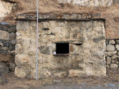 Склеп полуподземный с гладкой фасадной стеной 7