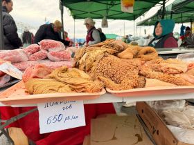 Молочная продукция, мясо и овощи: обзор цен на ярмарке «Продовольствие-2025» в Якутске