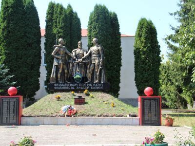 Обелиск воинам-односельчанам, павшим в 1941-45 гг.