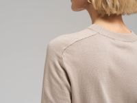 Легкий джемпер полуприлегающего кроя с коротким рукавом