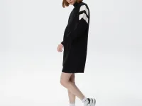 Женское платье Lacoste Loose Fit с длинными рукавами