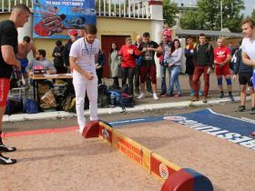 В Москве в честь Дня города проведен турнир по мас-рестлингу. Фото