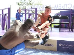 Определены победители международного турнира по мас-рестлингу компании «Железные дороги Якутии»