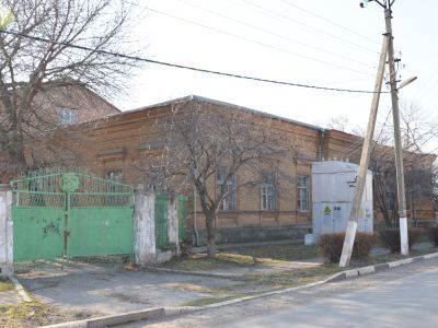 Здание, где в школе учился Герой Советского Союза С.Д. Роман