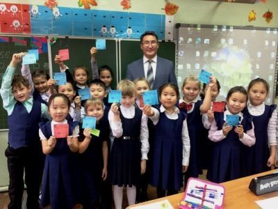 «Настойчивости и успехов!» Председатель Ил Тумэна Петр Гоголев поздравил с Днем знаний