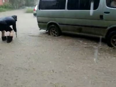 В Ленске устраняют последствия сильного ливня
