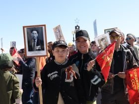 Фото. В Якутске акция «Бессмертный полк» собрала более 50 тысяч человек