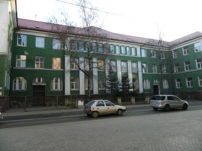 Здание Росгартенской народной школы