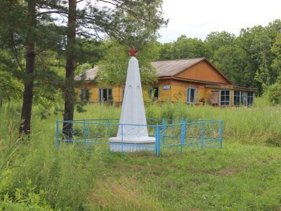 Памятник жителям с. Степановки, замученным японскими интервентами в 1918 году