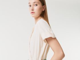 Лёгкое платье Lacoste с поясом