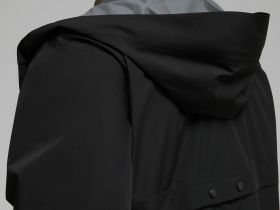 Плащ из мембранной ткани с водоотталкивающей пропиткой