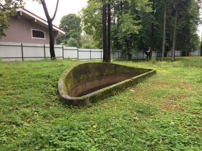 Беседка с гранитным бассейном