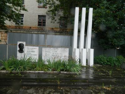 Братская могила К.М. Губина, Н.А. Федулова, И.П. Мидзяева, погибших во время кулацкого мятежа в с. Бакуры в 1931 г. Могила революционера-народника С.А. Жебунева (1849-1924)