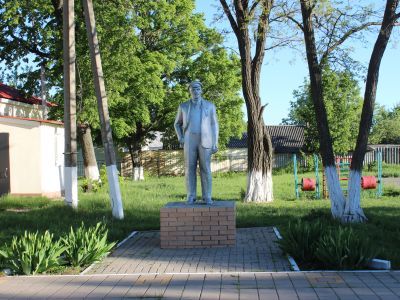 Памятник В.И.Ленину