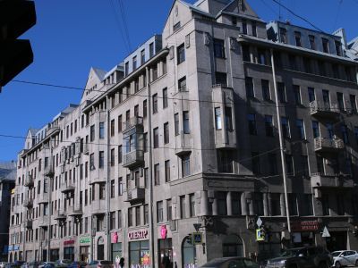 Жилой комплекс Первого Бассейного товарищества квартирохозяев с территорией и оградами по ул. Некрасова и Греческому пр.
