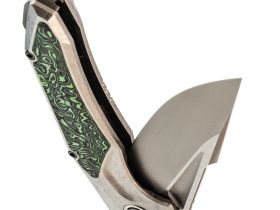 Складной нож TUOTOWN Guerrero, сталь M390, рукоять Grey Crystal Ti/Green Carbon Fiber