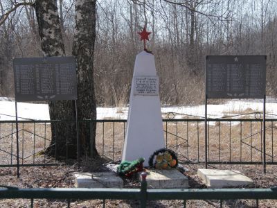 Братская могила воинов Советской Армии, погибших в 1944 г.