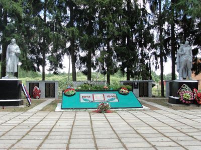 Воинское кладбище (11 братских могил)