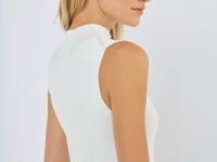 Вязаное платье в рубчик с воротником-стойкой, Белый