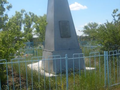 Братская могила партизан