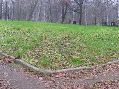 Две братские могилы воинов Советской Армии, погибших в годы Великой Отечественной войны 1941-1945 г.г.