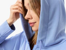 Женский свитшот Lacoste свободного кроя