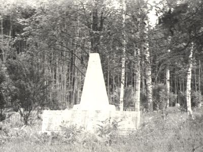 Братская могила советских воинов, павших в боях с фашистами